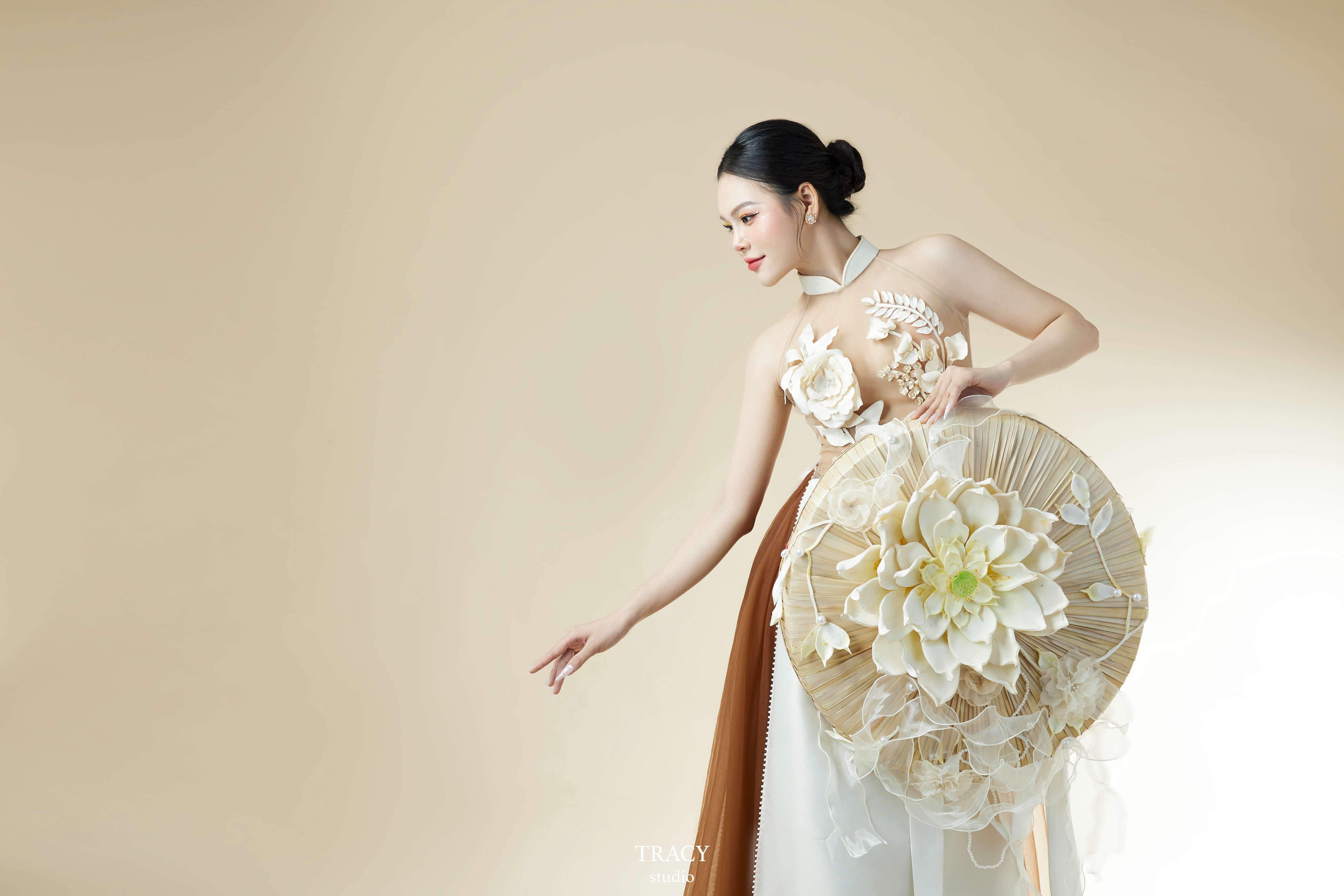 frontend/img/gallery/tinh-khoi-ao-dai-viet/tracy-studio-chup-ca-si-ngoc-linh (2).jpg